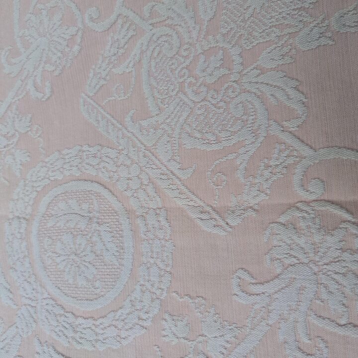 ヴィンテージ ジャカード ベッドスプレッド, ピンク ダマスク カバーレット フリンジ付, ネオクラシック柄, 190x240 cm, 1940年代