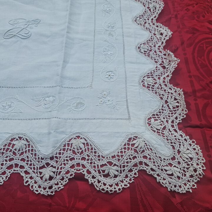 Federa Antica in Lino Spagnolo, Pizzo al Tombolo Fatto a Mano Ricamo Monogramma, Bottoni in Madreperla, Anni 1900