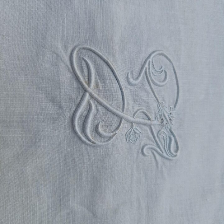 Federa Antica in Lino Spagnolo, Pizzo al Tombolo Fatto a Mano Ricamo Monogramma, Bottoni in Madreperla, Anni 1900