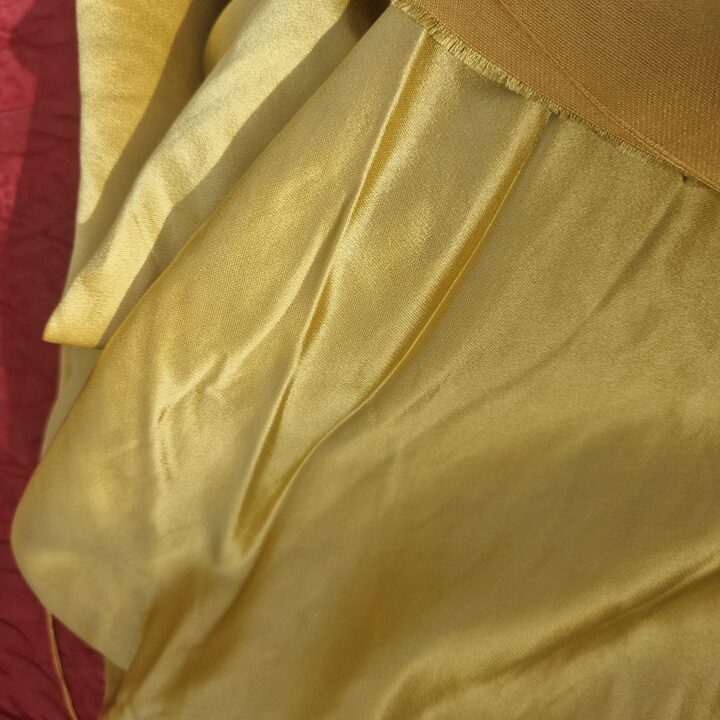 Tessuto Raso di Valencia Anni 50, Seta Viscosa e Cotone Dorato, Scampolo 120 x 200 cm, Alta Moda Spagnola