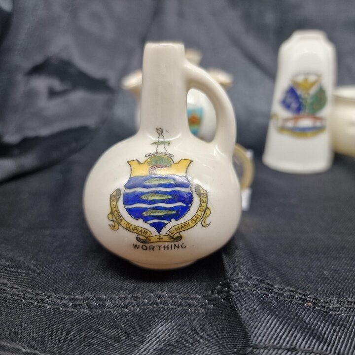 Miniaturowe wazy i naczynia z porcelany heraldycznej, W.H. Goss, Carlton, Arcadian i Botolph, zestaw 5 sztuk, epoka edwardiańska