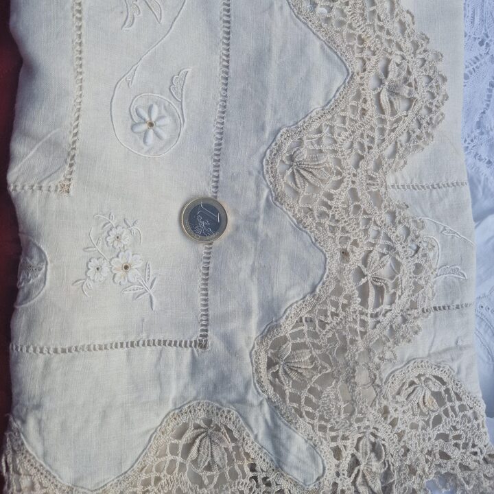 Federa Antica in Lino Spagnolo, Pizzo al Tombolo Fatto a Mano Ricamo Monogramma, Bottoni in Madreperla, Anni 1900