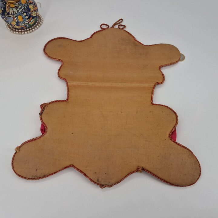 Tasca da Parete Art Nouveau Antica - Portalettere Ricamato - Decoro Tessile Floreale - Circa 1900