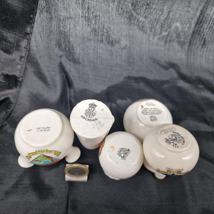 Miniaturowe wazy i naczynia z porcelany heraldycznej, W.H. Goss, Carlton, Arcadian i Botolph, zestaw 5 sztuk, epoka edwardiańska