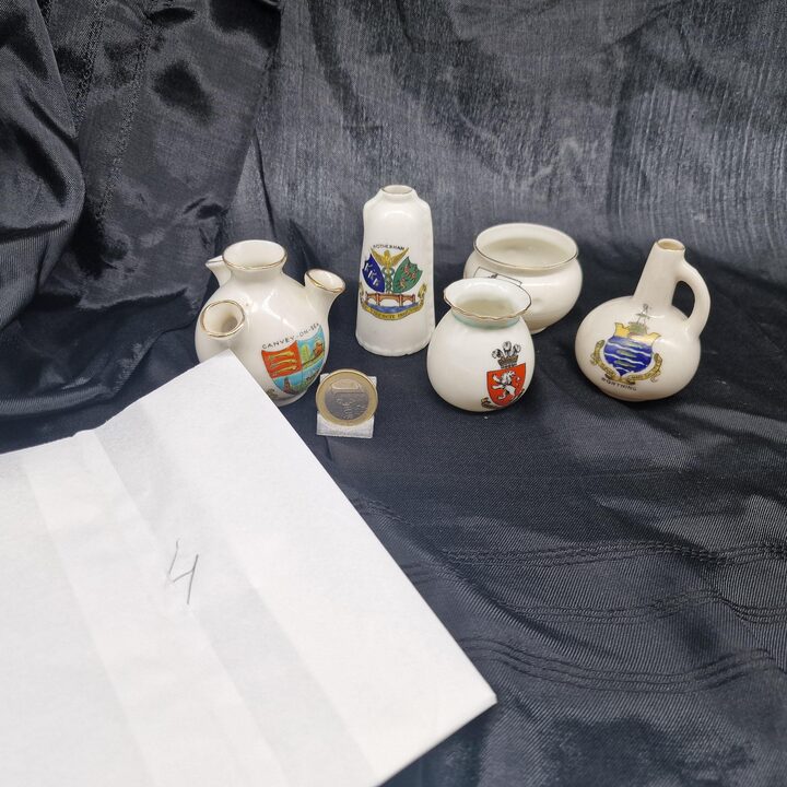 英国紋章磁器ミニチュア花瓶＆容器5点セット W.H.ゴス、カールトン、アルカディアン、ボトルフ エドワーディアン期