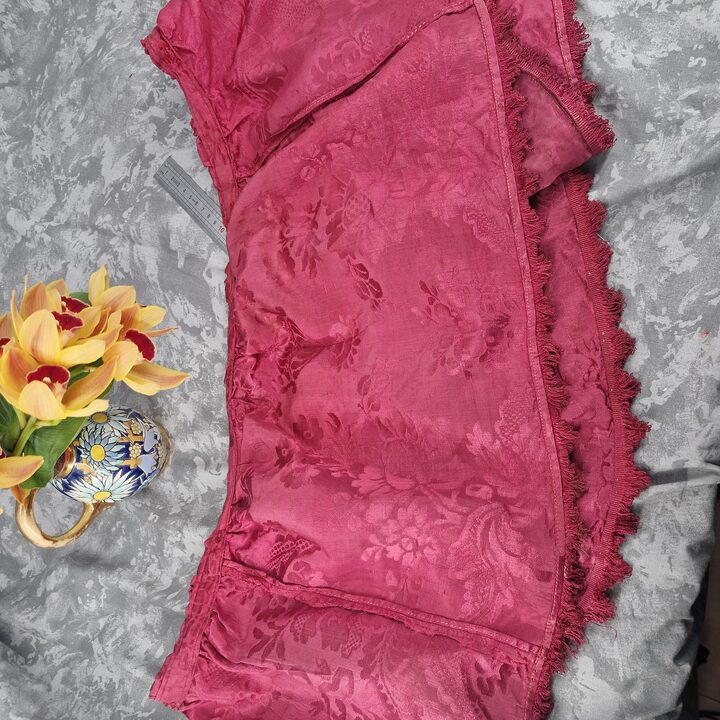 Seta Antica Damasco, Frammento Lambrequin Rosso, Tessuto Jacquard Cinese Floreale, 28x150 cm, Restauro Storico, Belle Epoque