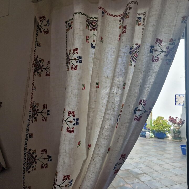 Antiek Geborduurd Linnen Gordijn, Tafelkleed Textielpaneel, Rustieke Volkskunst Draperie, Handgemaakt Farmhouse Decor voor Woon…