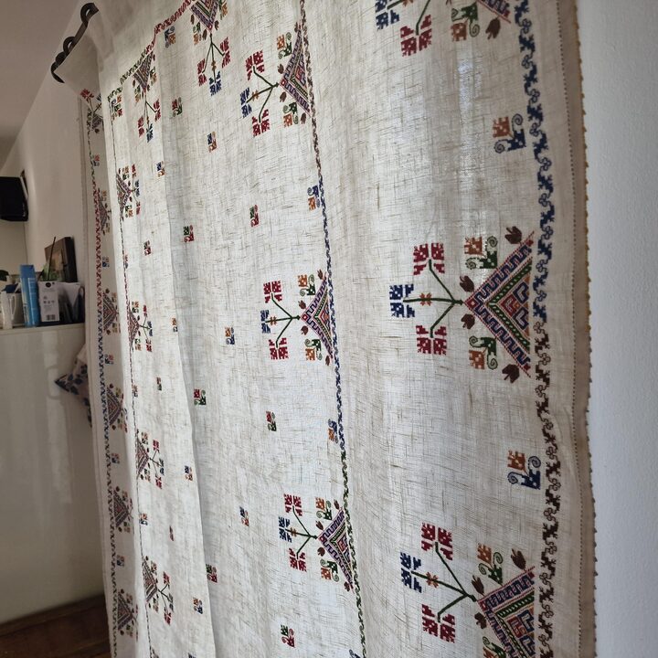 Antiek Geborduurd Linnen Gordijn, Tafelkleed Textielpaneel, Rustieke Volkskunst Draperie, Handgemaakt Farmhouse Decor voor Woon…