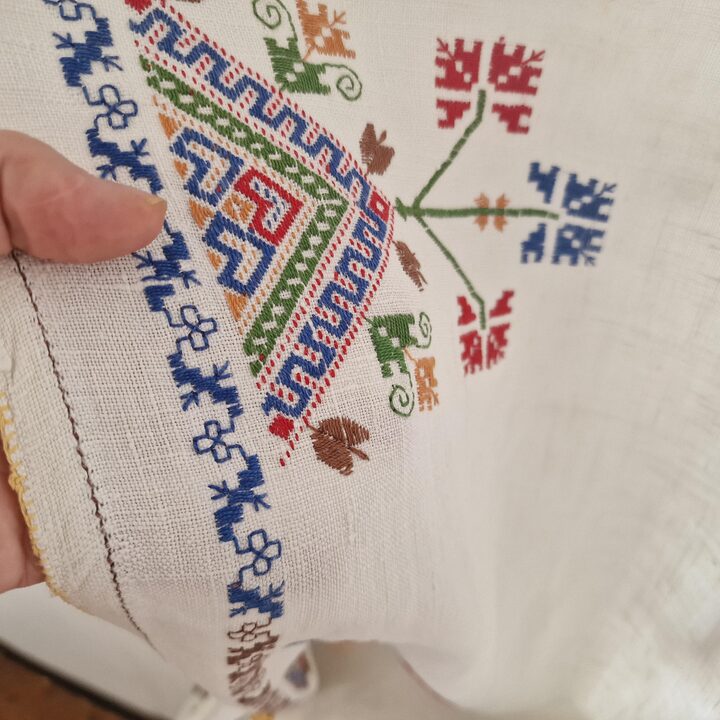 Antiek Geborduurd Linnen Gordijn, Tafelkleed Textielpaneel, Rustieke Volkskunst Draperie, Handgemaakt Farmhouse Decor voor Woon…