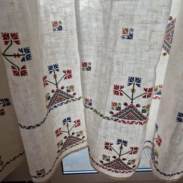 Antiek Geborduurd Linnen Gordijn, Tafelkleed Textielpaneel, Rustieke Volkskunst Draperie, Handgemaakt Farmhouse Decor voor Woon…