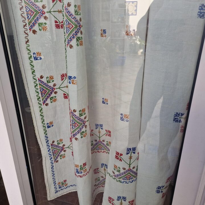 Antiek Geborduurd Linnen Gordijn, Tafelkleed Textielpaneel, Rustieke Volkskunst Draperie, Handgemaakt Farmhouse Decor voor Woon…