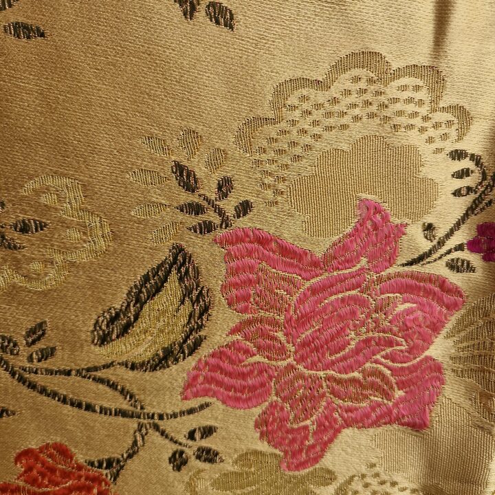 Tecido Brocado Valenciano, Seda Antiga Espanhola com Fio de Lurex Metalizado, Motivo Floral Damasco, Peca de 110 x 130 cm, Cost…