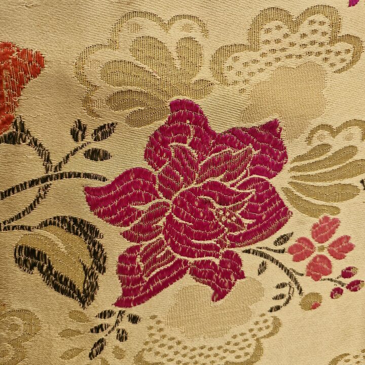 Tecido Brocado Valenciano, Seda Antiga Espanhola com Fio de Lurex Metalizado, Motivo Floral Damasco, Peca de 110 x 130 cm, Cost…