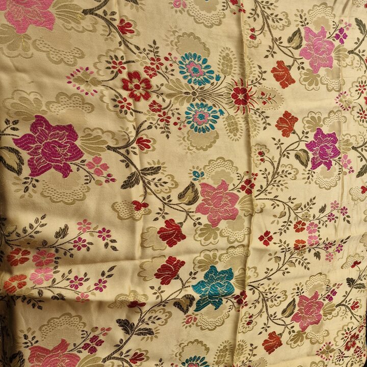 Tecido Brocado Valenciano, Seda Antiga Espanhola com Fio de Lurex Metalizado, Motivo Floral Damasco, Peca de 110 x 130 cm, Cost…