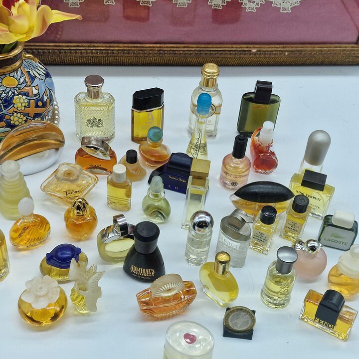 Zestaw 40 Miniatur Perfum Vintage - Kolekcja Projektantów z Lat 90 - Chanel, Lancôme, Fendi, Hugo Boss, Worth - Rzadkie Próbki