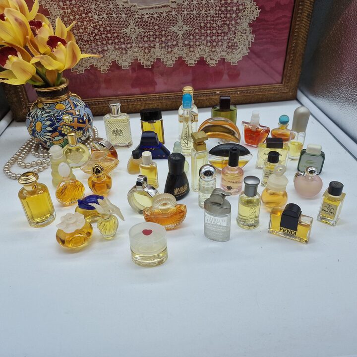 Lote de 40 Miniaturas de Perfume Vintage - Colección de Diseñador de los 90 - Chanel, Lancôme, Fendi, Hugo Boss, Worth - Muestr…
