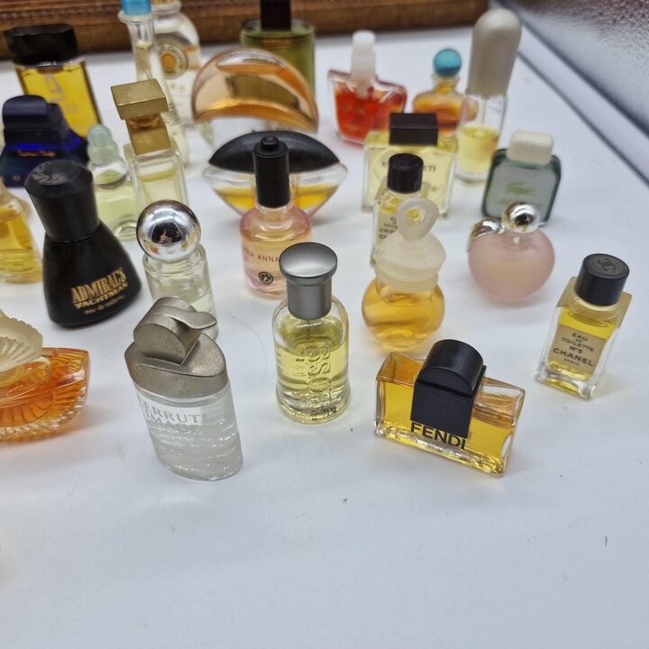 Lote de 40 Miniaturas de Perfume Vintage - Colección de Diseñador de los 90 - Chanel, Lancôme, Fendi, Hugo Boss, Worth - Muestr…