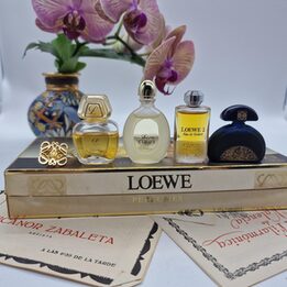 Винтажный Набор Миниатюр Парфюмерии Loewe: 4 Аромата по 5 мл и Фирменный Металлический Значок, 1980-е Годы, Испания
