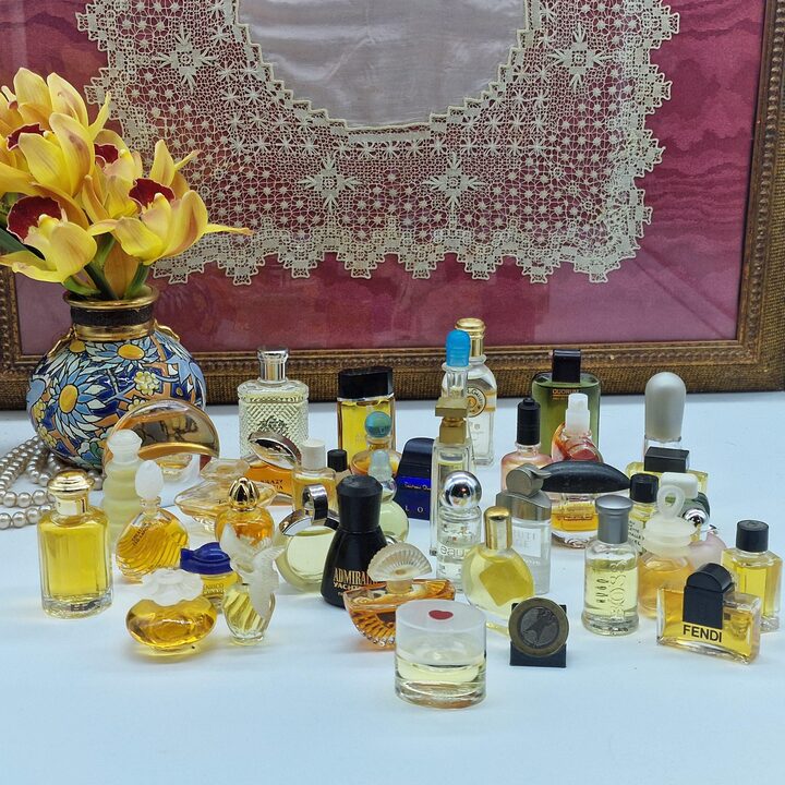 Lote de 40 Miniaturas de Perfume Vintage - Colección de Diseñador de los 90 - Chanel, Lancôme, Fendi, Hugo Boss, Worth - Muestr…