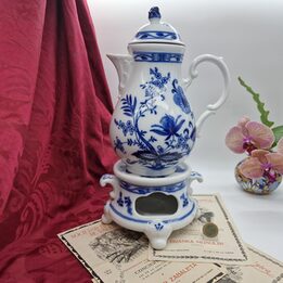 Cafetiere en Porcelaine avec Rechaud, Ensemble Oscar Schaller and Co Meissen Gardens, 3 Pieces, Annees 1930
