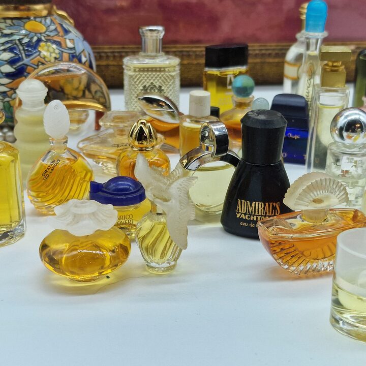 Lote de 40 Miniaturas de Perfume Vintage - Colección de Diseñador de los 90 - Chanel, Lancôme, Fendi, Hugo Boss, Worth - Muestr…