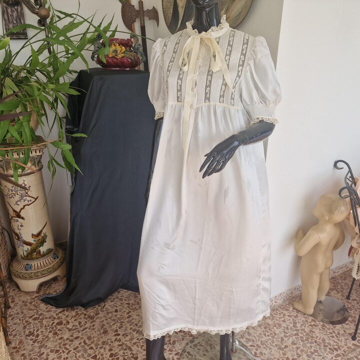 Vintage Nightgown Sleepwear Custom Atelier 1960s Cream Silk Pintucks and Lace Romantic Ruffled Nightdress Size S M 115cm