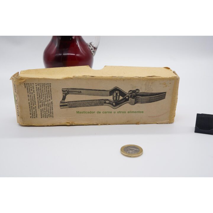 Urki Masticator for Toothless People, Jose D. Bilbatua Eibar, Mechanical Food Mashing Pliers with Original Box, 1950s