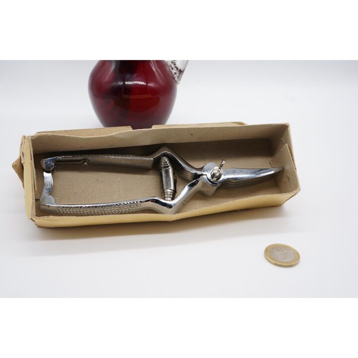 Masticatore Urki per Persone senza Denti, Jose D. Bilbatua Eibar, Pinza Meccanica Tritacibo con Scatola Originale, Anni 1950
