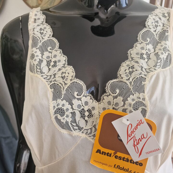 Halka Vintage Pod Sukienke Estil Daba 1980 Kremowa Poliamid Koronka Dekolt Dol Rozmiar 6 M Deadstock Nowa Hiszpania