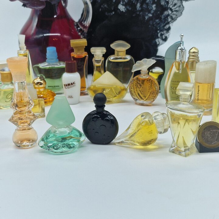 Zestaw miniatur perfum, kolekcja 30 vintage flakonikow projektantow (Dior, Sonia Rykiel, Laura Biagiotti) lata 80 i 90