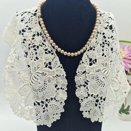 Colletto in Pizzo Antico, Mantellina Berthé in Pizzo di Bruxelles Duchesse, Cotone Bianco Sporco, Moda Belle Époque, Larghezza…