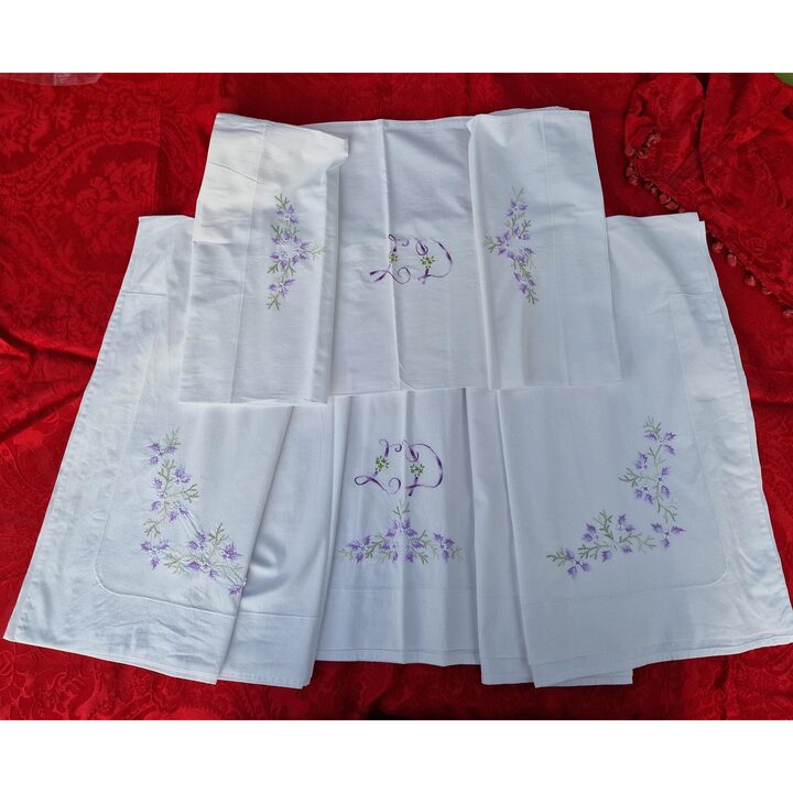 Vintage Baumwolle Bettwäsche Set Monogramm Laken und Kissenbezug Lavendel Handstickerei Aussteuer Bettwäsche 2Teilig 1950er