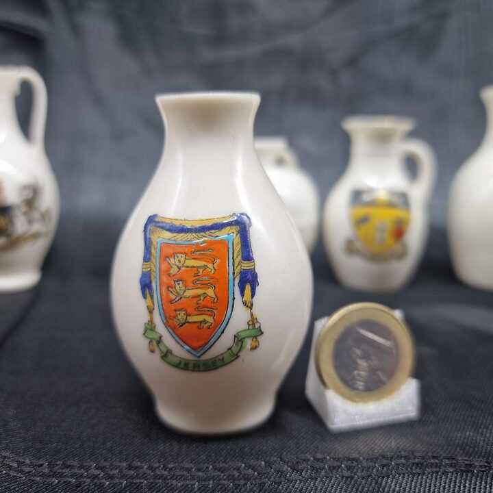 Коллекционные миниатюрные кувшины и Crested China, геральдический фарфор W.H. Goss и Alexandra, комплект из 5 шт