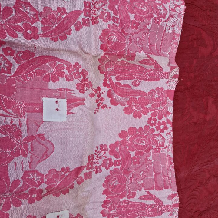 Tessuto Jacquard Spagnolo Vintage, Damasco Rosa Motivo Castello Medievale, 440x140 cm, Materiale Tappezzeria Coprimaterasso Ann…