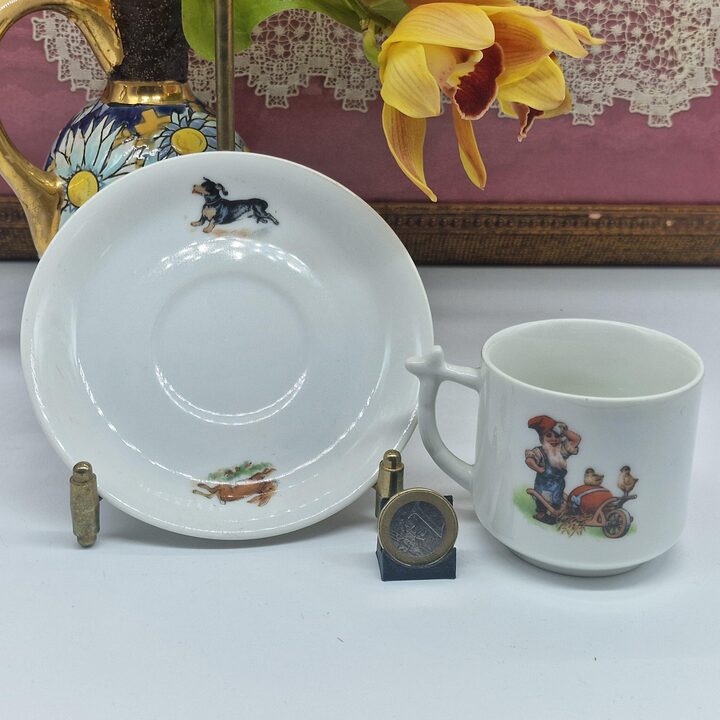 Eamag Bavaria Porzellan Tassen und Untertassen Set, Vintage Kindergeschirr mit Hasen und Zwerg, Osterdekor aus den 1940er Jahre…
