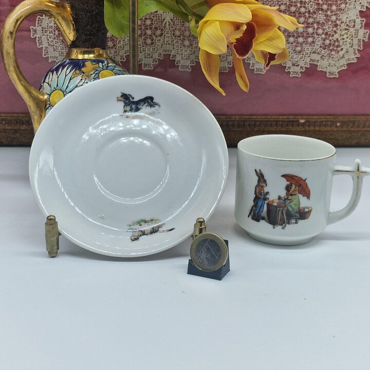 Eamag Bavaria Porzellan Tassen und Untertassen Set, Vintage Kindergeschirr mit Hasen und Zwerg, Osterdekor aus den 1940er Jahre…