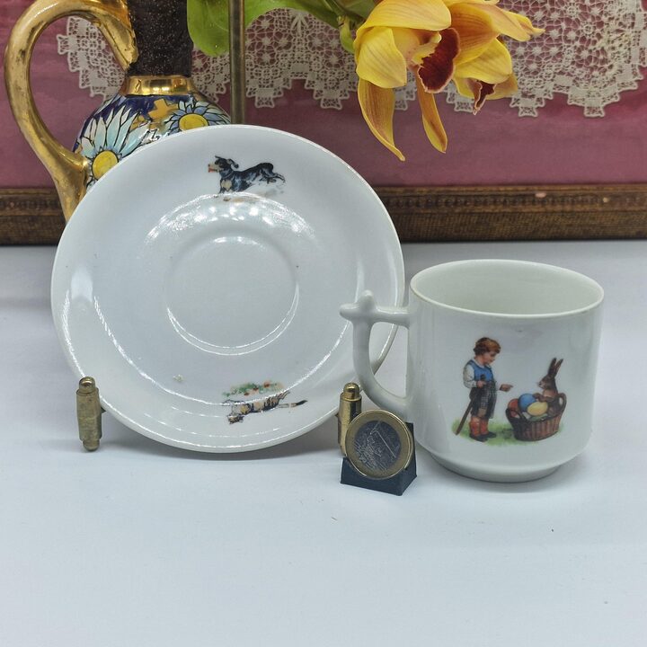 Eamag Bavaria Porzellan Tassen und Untertassen Set, Vintage Kindergeschirr mit Hasen und Zwerg, Osterdekor aus den 1940er Jahre…
