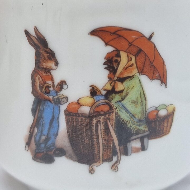 Eamag Bavaria Porzellan Tassen und Untertassen Set, Vintage Kindergeschirr mit Hasen und Zwerg, Osterdekor aus den 1940er Jahre…