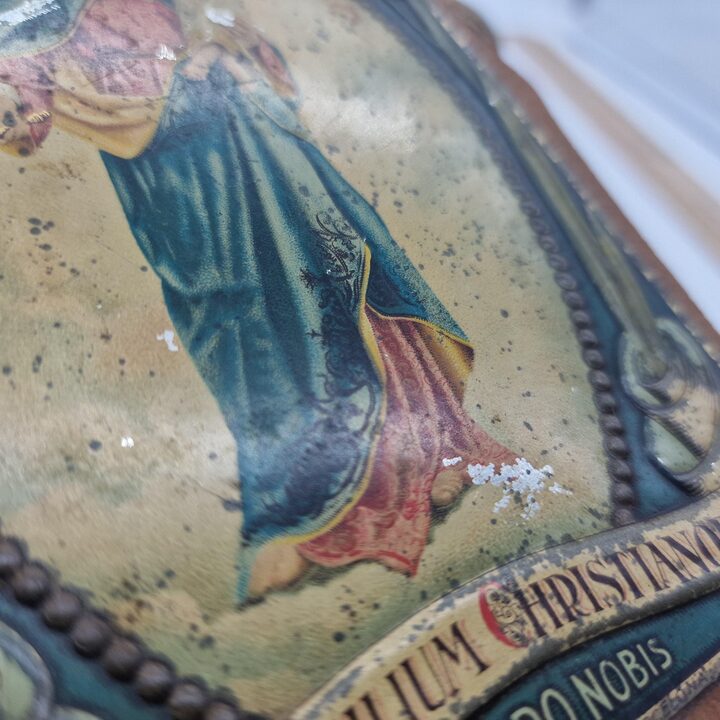 Antica Targa Religiosa Art Nouveau - Maria Auxilium Christianorum - Litografia su Latta e Legno - Barcellona 1910