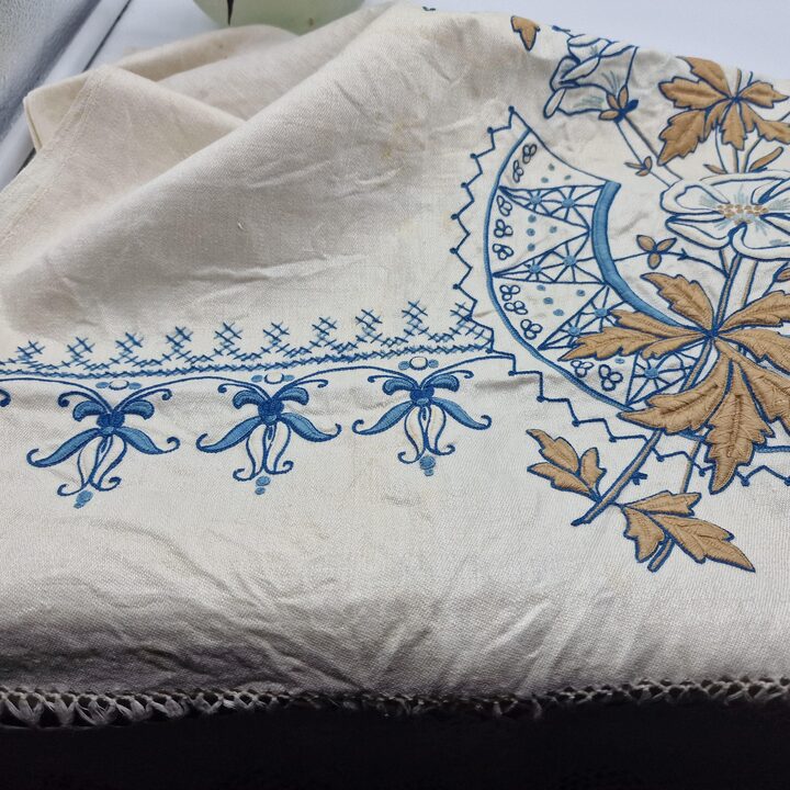 Vroeg 20e-eeuwse Handgeborduurde Linnen Runner Monogram M
