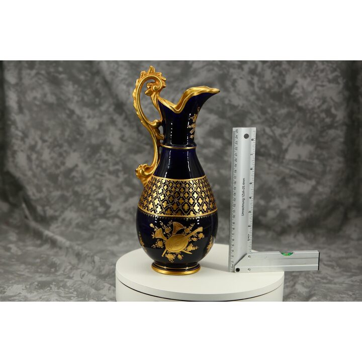 Kobaltblaue Porzellanvase mit Deckel im Limoges-Stil, signiert T. Mor, galante Szene, klassisches französisches Dekor, 32 cm