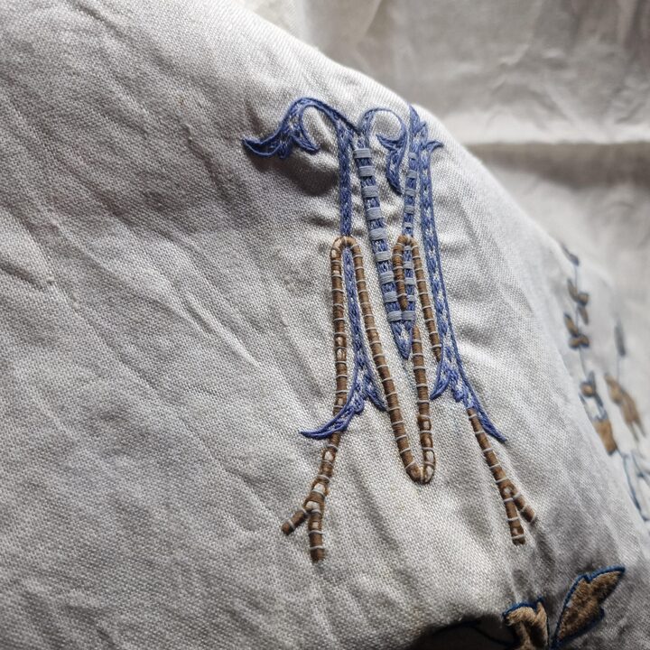 20世紀初頭 手刺繍リネンランナー モノグラムM入り 125cm