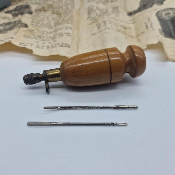 Lesina per Cucire Vintage Newland Patent Gem AWL-U-WANT con Scatola Originale