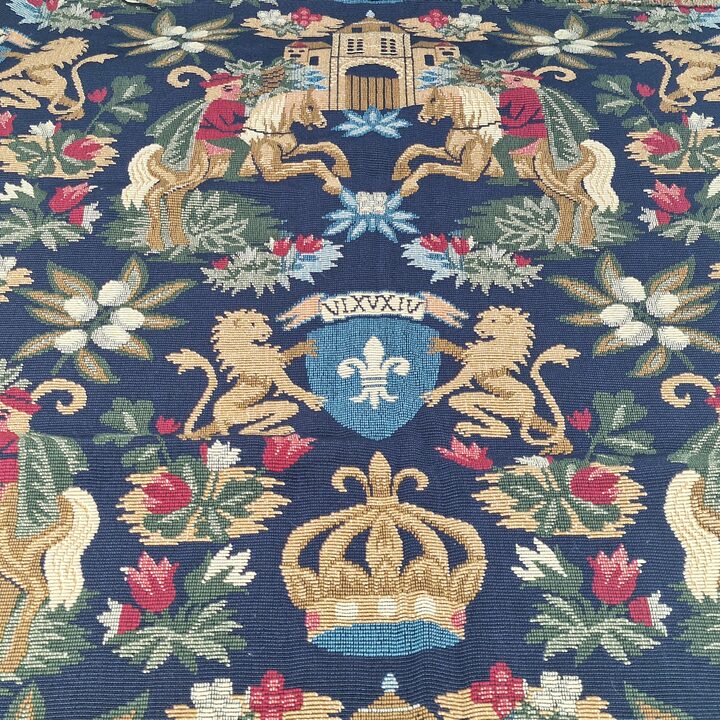 Francuski gobelin heraldyczny, wzór Mille-Fleurs z lwami i lilią, średniowieczny żakard, 140x100 cm, lata 70.