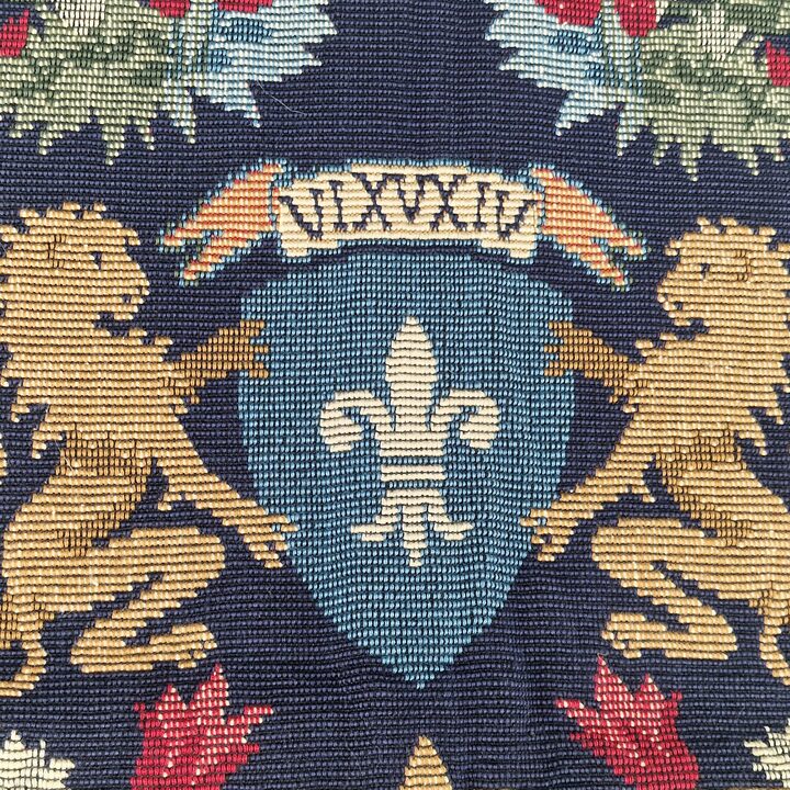 Francuski gobelin heraldyczny, wzór Mille-Fleurs z lwami i lilią, średniowieczny żakard, 140x100 cm, lata 70.