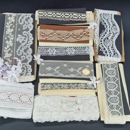 10 Antike Spitzenbordüren 1910-1950 - Französische und Spanische Seide Baumwolle für Puppen und Journals - 30 cm pro Stück