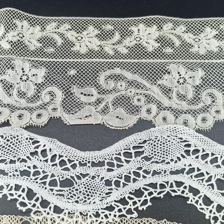 10 Bordi in Pizzo Antico 1910-1950 - Frammenti di Seta e Cotone per Bambole e Journal - 30 cm ciascuno