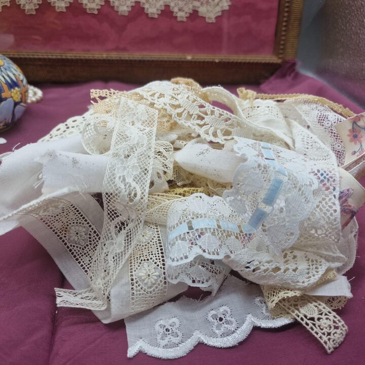Lot de 29 Fragments de Dentelle Vintage 15-25cm - Crochet Coton et Broderie pour Poupées et Junk Journals