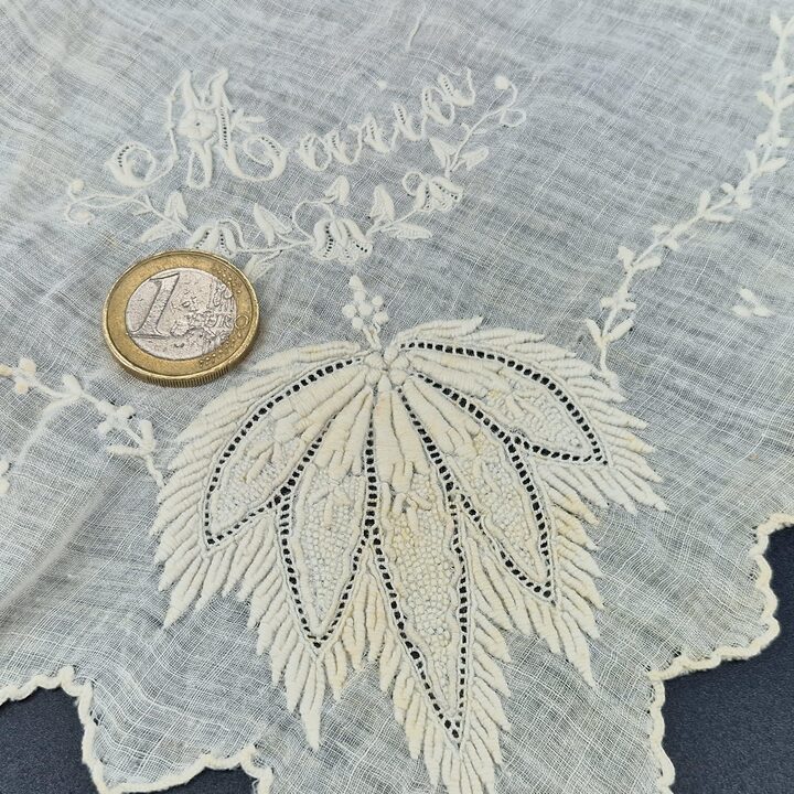 Lenço de Noiva Antigo Anos 20 Monograma Maria - Batista de Algodão Bordado à Mão - Acessório de Casamento Something Old