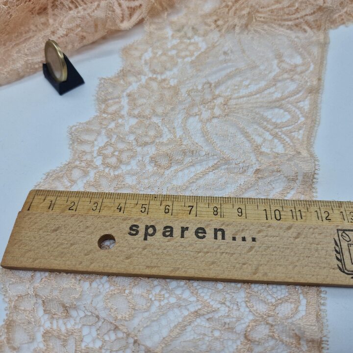 Lot de dentelle vintage, 2 longueurs soie et viscose mercerie blonde, motif floral Barcelone annees 50, 12x230cm et 11x130cm